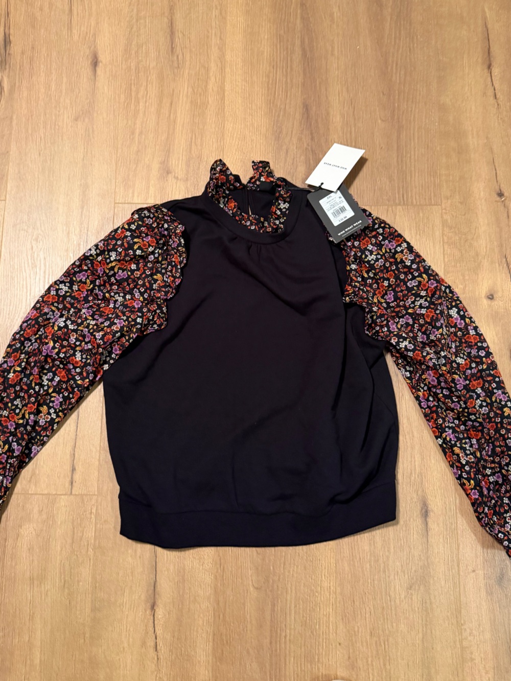 Who What Wear Black Top with Floral Puff Sleeves and Tie Neck